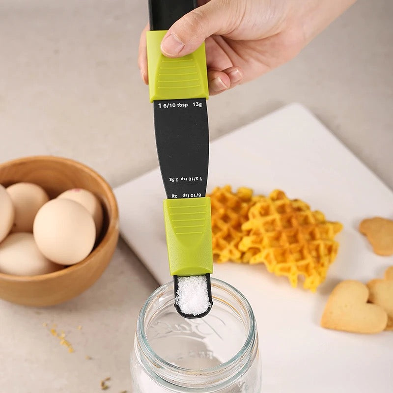 Antioxi Adjustable Measuring Spoon containing sugar, with the slider set to 2g, demonstrating its versatility and precise measurement capability.